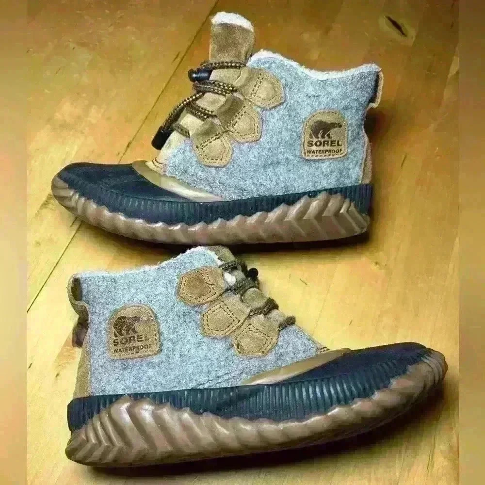 Sorel Waterproof Bungee Laces Kids Boots Sz 1